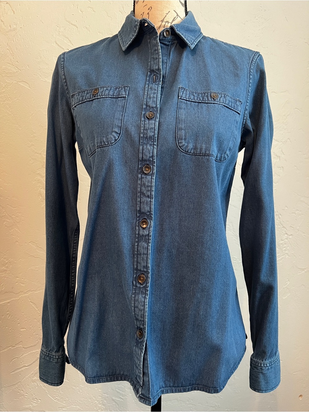 Eddie Bauer Women's Blue Denim Button-Up Shirt - Vintage-Inspired Casual - Picture 1 of 3